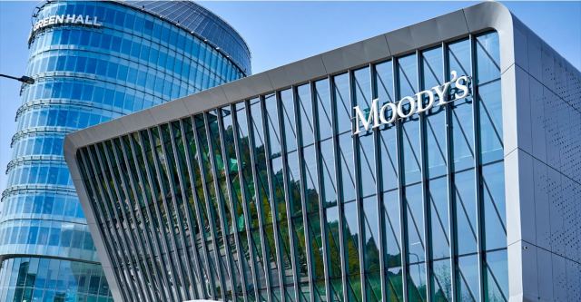 Moody’s: Γιατί αναβάθμισε τις προοπτικές της Ελλάδας αλλά όχι το αξιόχρεο