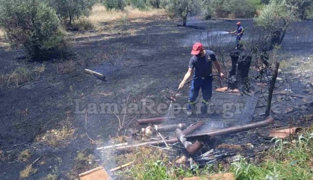 Επικίνδυνη πυρκαγιά δίπλα στο γήπεδο Αυλακίου Στυλίδας (ΦΩΤΟ)