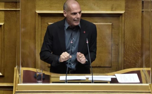 Γιάνης Βαρουφάκης: Η πρώτη αντίδραση μετά την επίθεση - «Μπράβοι της νύχτας»