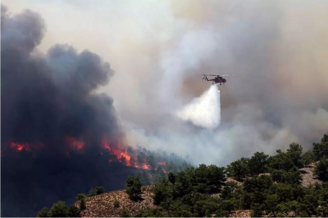 Ώρες αγωνίας και πολυμέτωπη μάχη με τις φλόγες και τους ανέμους στη Ρόδο - Η λαίλαπα έκαψε σπίτια στο Ασκληπιείο