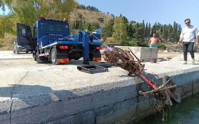 «Ψάρεψαν» μηχανάκια στις Αλυκές Βόλου!