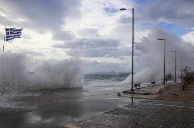 Θυελλώδεις άνεμοι 9 μποφόρ στο Αιγαίο - Δεμένα τα πλοία σε Πειραιά, Ραφήνα και Λαύριο