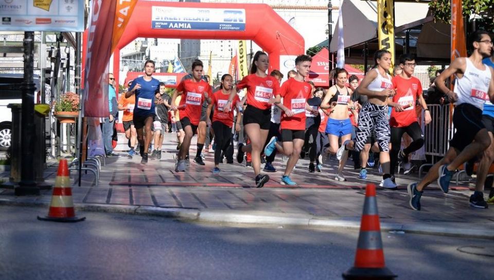 Τρέξιμο και μουσική στο Santa Claus Βίκος Street Relays στη Λαμία