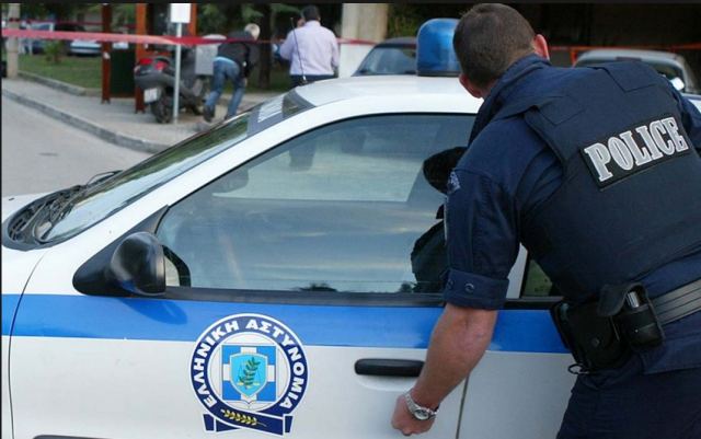 Φθιώτιδα: Τους έπιασαν στα πράσα να κλέβουν καύσιμα από αυτοκίνητα του Δήμου