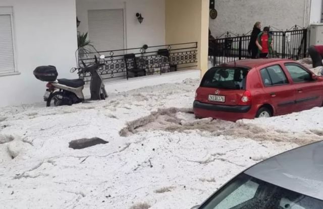 «Άσπρισε» η πόλη από τη χαλαζόπτωση στα Γιάννενα - Δείτε εικόνες