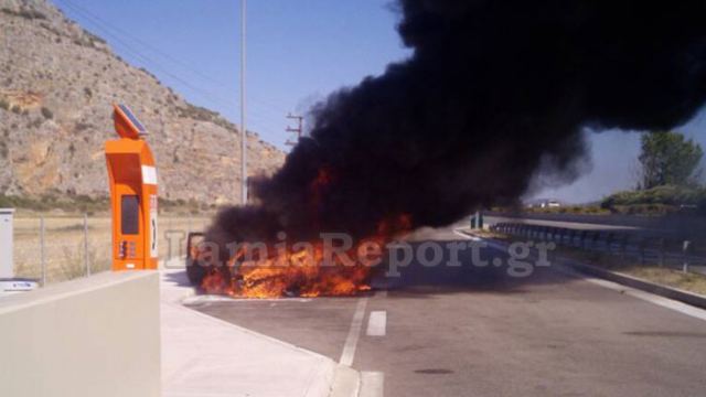 Αυτοκίνητο λαμπάδιασε στην εθνική οδό