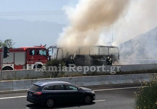 ΑΘΕ: Δόθηκε στην κυκλοφορία μία λωρίδα κυκλοφορίας στο σημείο που κάηκε το λεωφορείο