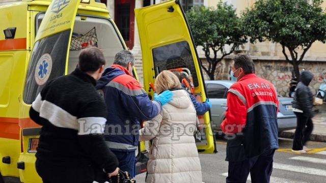 Λαμία: Τραυματίστηκε γυναίκα που γλίστρησε σε πεζοδρόμιο