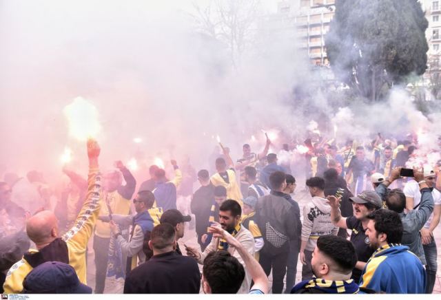 Οπαδοί της Μακάμπι Τελ Αβίβ σε άγρια συμπλοκή στο Σύνταγμα – Video από το ξύλο