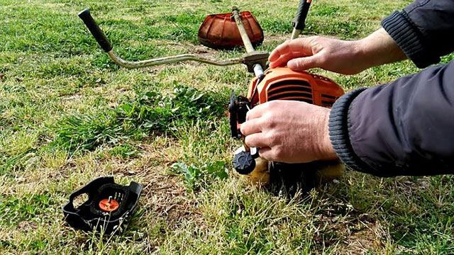 Τρόμος για 58χρονη την ώρα της δουλειάς - Προσπάθησε να τη σκοτώσει επειδή έκοβε τα χόρτα