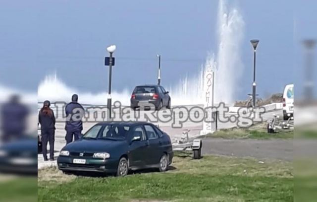 Καμένα Βούρλα: Έτσι εξουδετέρωσαν το βλήμα μέσα στη θάλασσα (ΒΙΝΤΕΟ - ΦΩΤΟ)