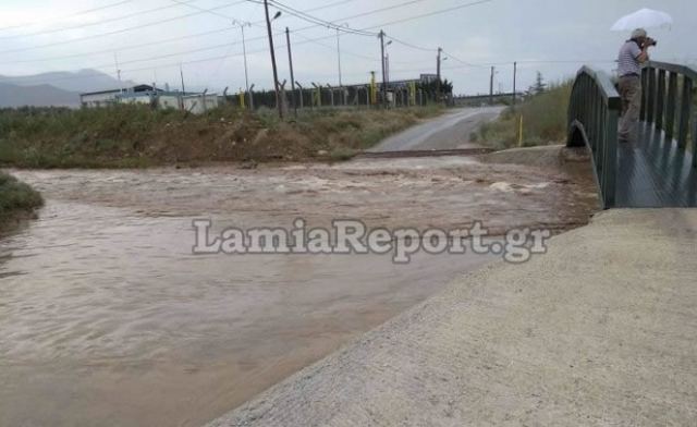 Άνοιξαν οι ουρανοί στη Φθιώτιδα - Οδηγοί προσοχή στον Ξηριά - BINTEO