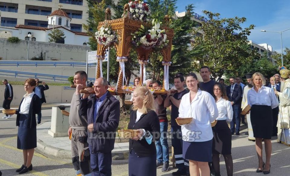 Ο πρώτος Επιτάφιος βγήκε στο Νοσοκομείο Λαμίας (ΒΙΝΤΕΟ-ΦΩΤΟ)