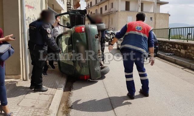 Λαμία: Απίστευτο τροχαίο - Τούμπαρε στην οδό Εκκλησιών - Δείτε ΦΩΤΟ