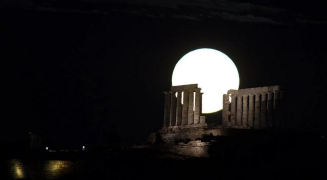 Υπερπανσέληνος Αυγούστου - Απόψε το σπάνιο «μπλε φεγγάρι»