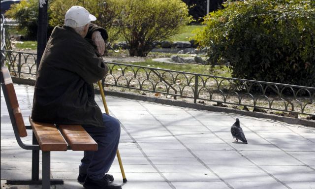 Τον λήστεψαν έξω από το σπίτι του μέρα μεσημέρι