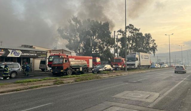 Φωτιά σε εργοστάσιο στον Ασπρόπυργο - Μήνυμα από το 112