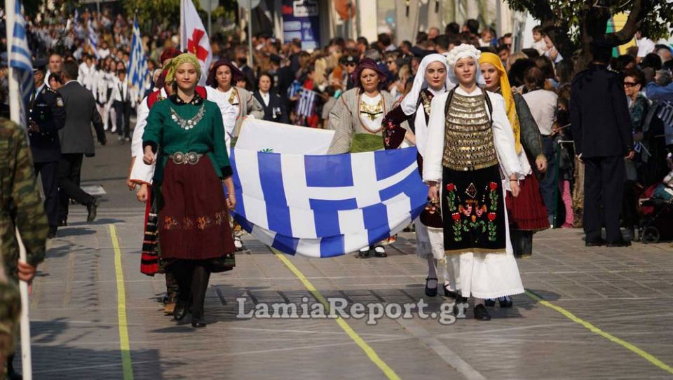 Φωτορεπορτάζ από τη μαθητική και στρατιωτική παρέλαση στην ηλιόλουστη Λαμία