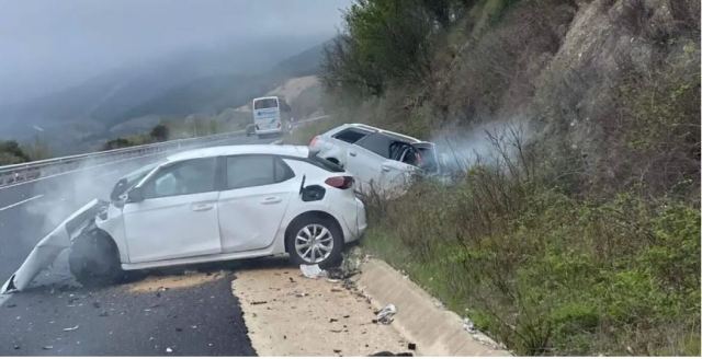 Εγνατία Οδός: 6 νεκροί σε τροχαίο - ΙΧ με παράνομους μετανάστες μπήκε στο αντίθετο ρεύμα