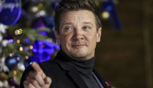 Jeremy Renner: Έσπασε πάνω από 30 κόκαλα στο ατύχημα με το εκχιονιστικό - Η φωτογραφία που ανέβασε στο Instagram