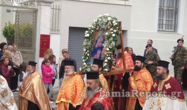 Σήμερα η Λαμία φοράει τα γιορτινά της