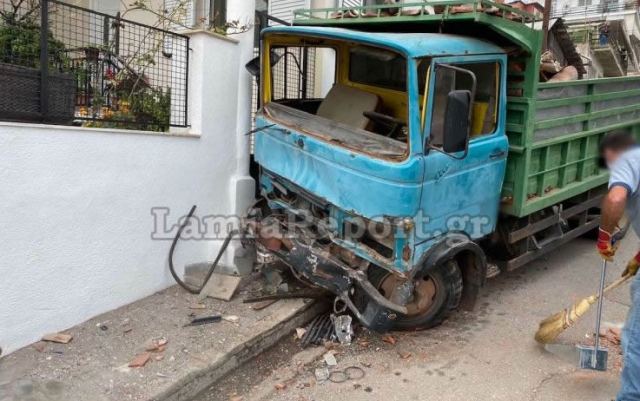 Στυλίδα: Τροχαίο με δύο φορτηγά - Δείτε εικόνες