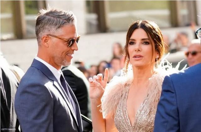 Ποιος ήταν ο σύντροφος της Sandra Bullock που έφυγε από τη ζωή στα 57 του χρόνια