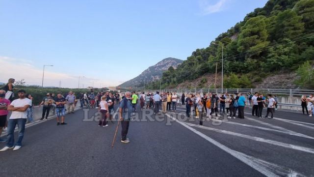 Κλείσιμο της εθνικής από κατοίκους των Καμένων Βούρλων (ΒΙΝΤΕΟ-ΦΩΤΟ)