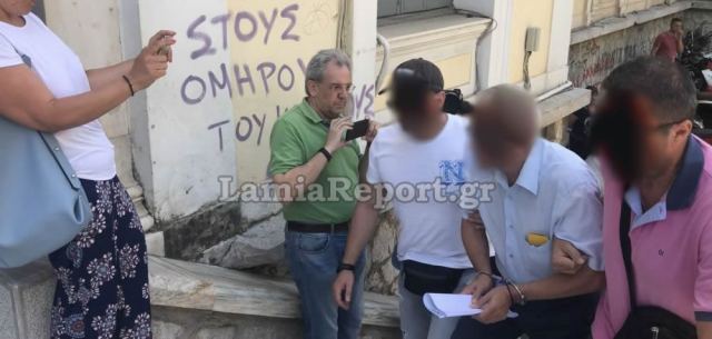 ΤΩΡΑ: Στα δικαστήρια Λαμίας ο δικηγόρος που φέρεται να κακοποιούσε τα εγγόνια του - ΒΙΝΤΕΟ