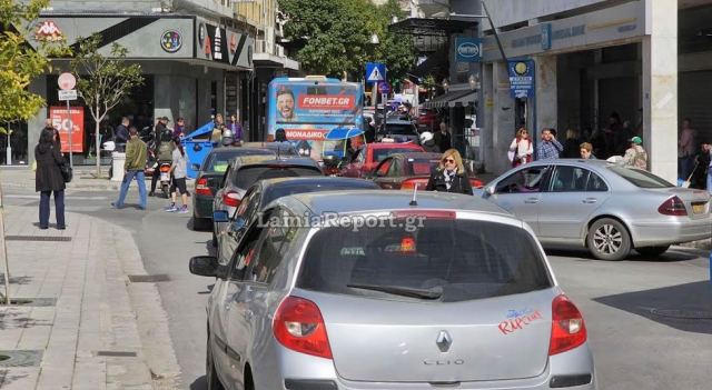 Λαμία: «Έμφραγμα» στο κέντρο από παράνομο παρκάρισμα - ΒΙΝΤΕΟ