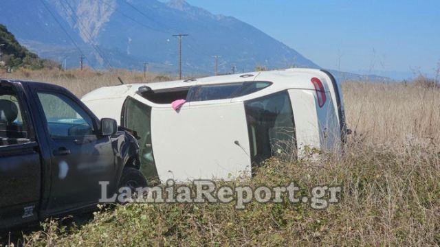 Τροχαίο με τουμπάρισμα στα Ψωρονέρια Λαμίας (ΒΙΝΤΕΟ-ΦΩΤΟ)