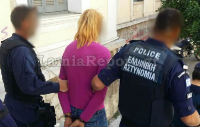 Λαμία: Πήρε το δρόμο για τη φυλακή ο δολοφόνος με το βαμμένο ξανθό μαλλί