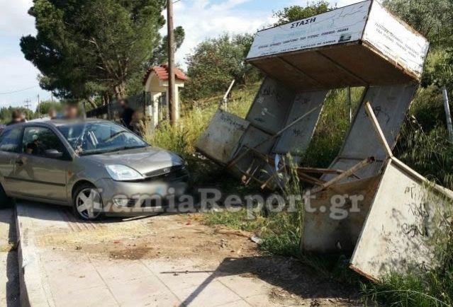 Λαμία: Ευτυχώς δεν υπήρχε κόσμος στη στάση - ΦΩΤΟ