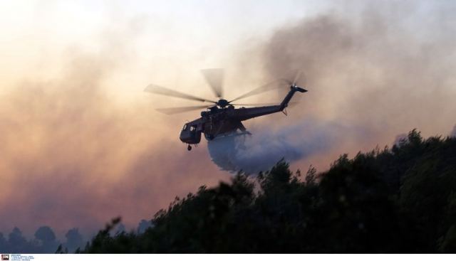 Δορυφορική εικόνα δείχνει τη μεγάλη διασπορά του μαύρου καπνού από τη φωτιά στην Αττική - «Ταξίδεψε» 300 χλμ.