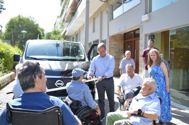 Ο Πανελλήνιος Σύλλογος Παραπληγικών παρέλαβε ένα πλήρως εξοπλισμένο βαν