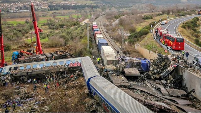 Ολοκληρώνεται η ταυτοποίηση των θυμάτων στα Τέμπη - Μία μητέρα αναζητά την κόρη της