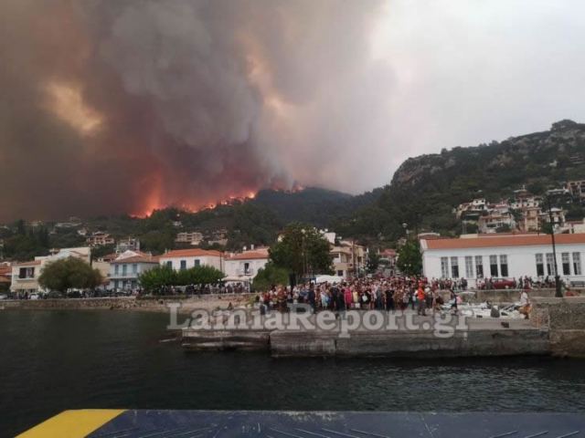 Συγκλονιστικές εικόνες από την εκκένωση της Λίμνης Ευβοίας