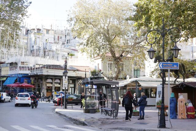 «Μεταμορφώνονται» οι στάσεις των λεωφορείων στη Λαμία