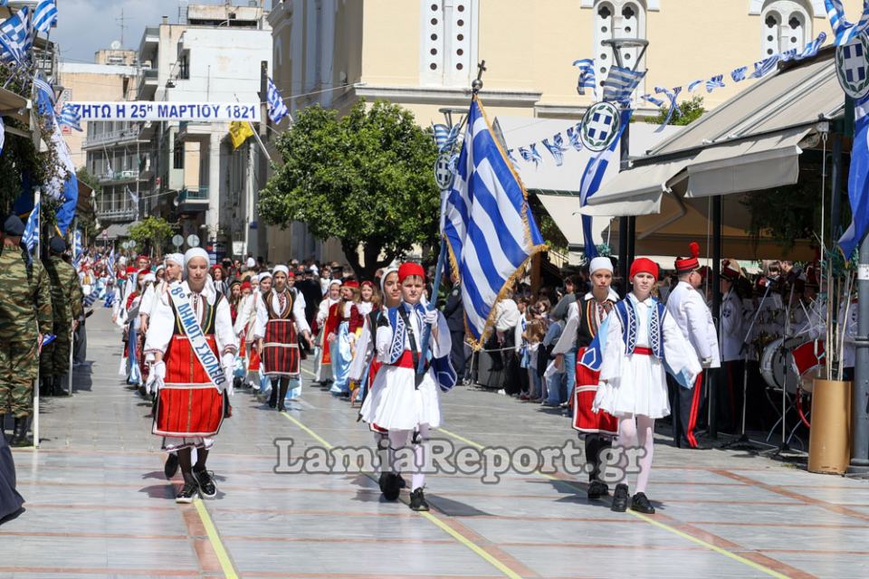 Λαμία: Φωτορεπορτάζ από την παρέλαση της 25ης Μαρτίου - Δημοτικά