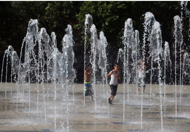 Καύσωνας: Ανησυχία από το «hot, dry, windy» – Η απειλή από τις πυρομετεωρολογικές συνθήκες