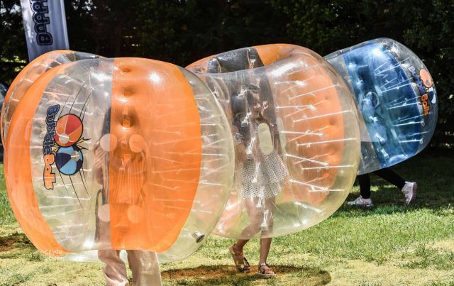 Η τρέλα των Bubble Balls έρχεται στην Μακρακώμη