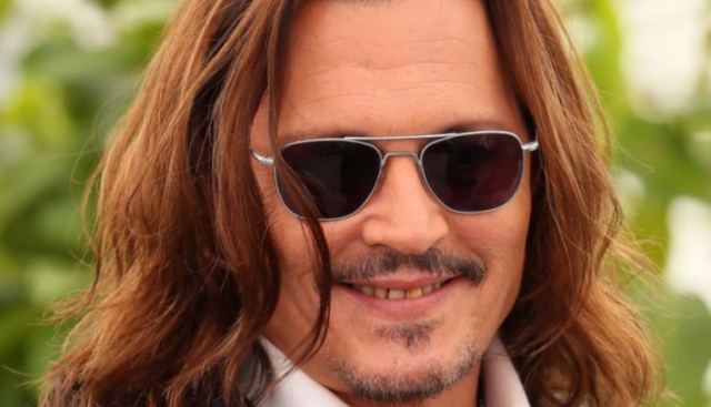 Johnny Depp: Μπορεί να μην έγινε cancelled, αλλά όλοι μιλούν για τα σάπια δόντια του