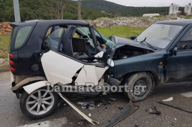 Λαμία: Μετωπική με δυο τραυματίες (ΒΙΝΤΕΟ-ΦΩΤΟ)