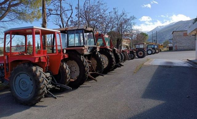 Φωτορεπορτάζ από την κινητοποίηση των αγροτών στην Αμφίκλεια