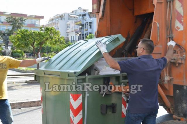 Στη σκουπιδιάρα και σήμερα ο Αντιδήμαρχος - ΒΙΝΤΕΟ