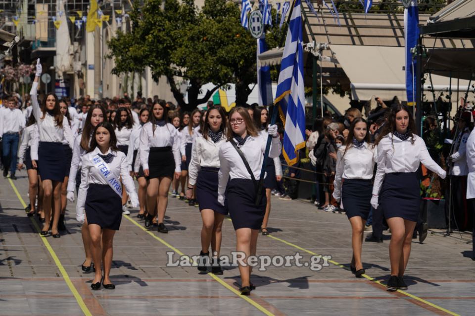 Εικόνες από τη μαθητική παρέλαση της 25ης Μαρτίου στη Λαμία (Λύκεια) ΜΕΡΟΣ 2