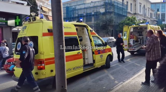 Λαμία: Κατέρρευσε στην είσοδο του super market - Δείτε εικόνες