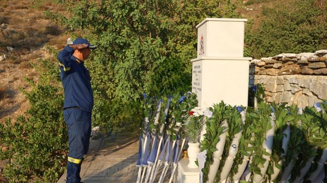 Τρισάγιο για τους πεσόντες στη μεγάλη πυρκαγιά του Καρέα