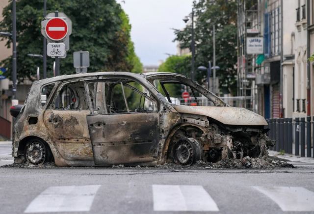 Γαλλία: Πάνω από 1 εκατ.€ οι δωρεές για τον αστυνομικό που πυροβόλησε, 200.000€ για τον 17χρονο