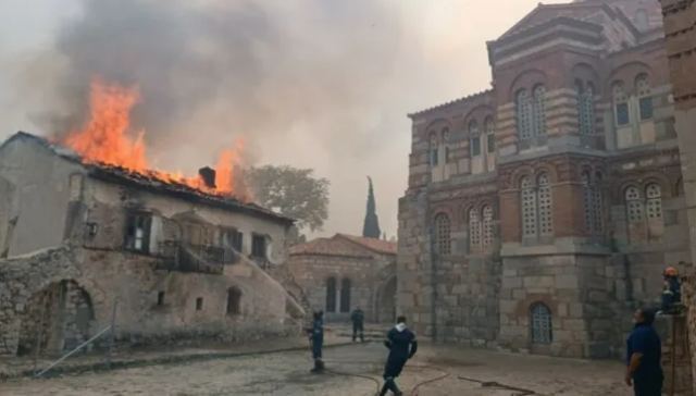 Η φωτιά στον Όσιο Λουκά και «οι φωτιές»